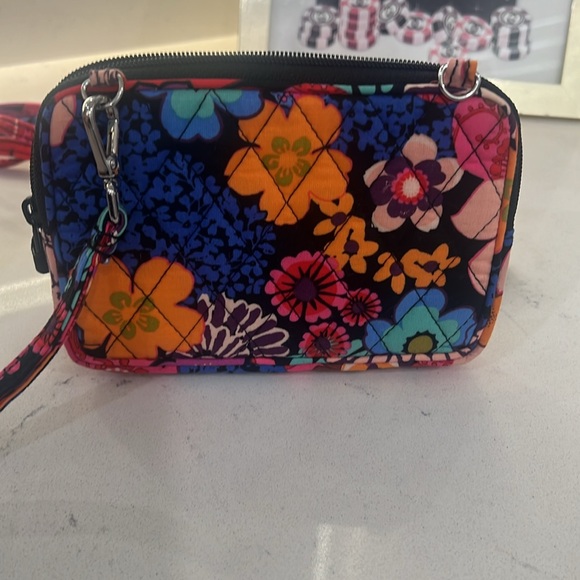 Vera Bradley crossbody bag/ wristlet w detachable straps - Picture 5 of 11